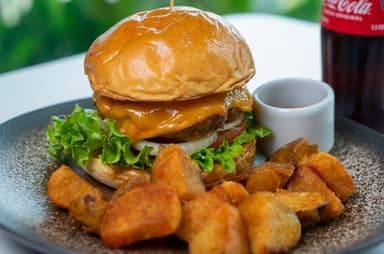 Combo Classic Burger + Coca Cola 400ml