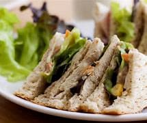 Sándwich con Ensalada