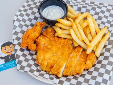 Tiras de pollo crujiente  con papas