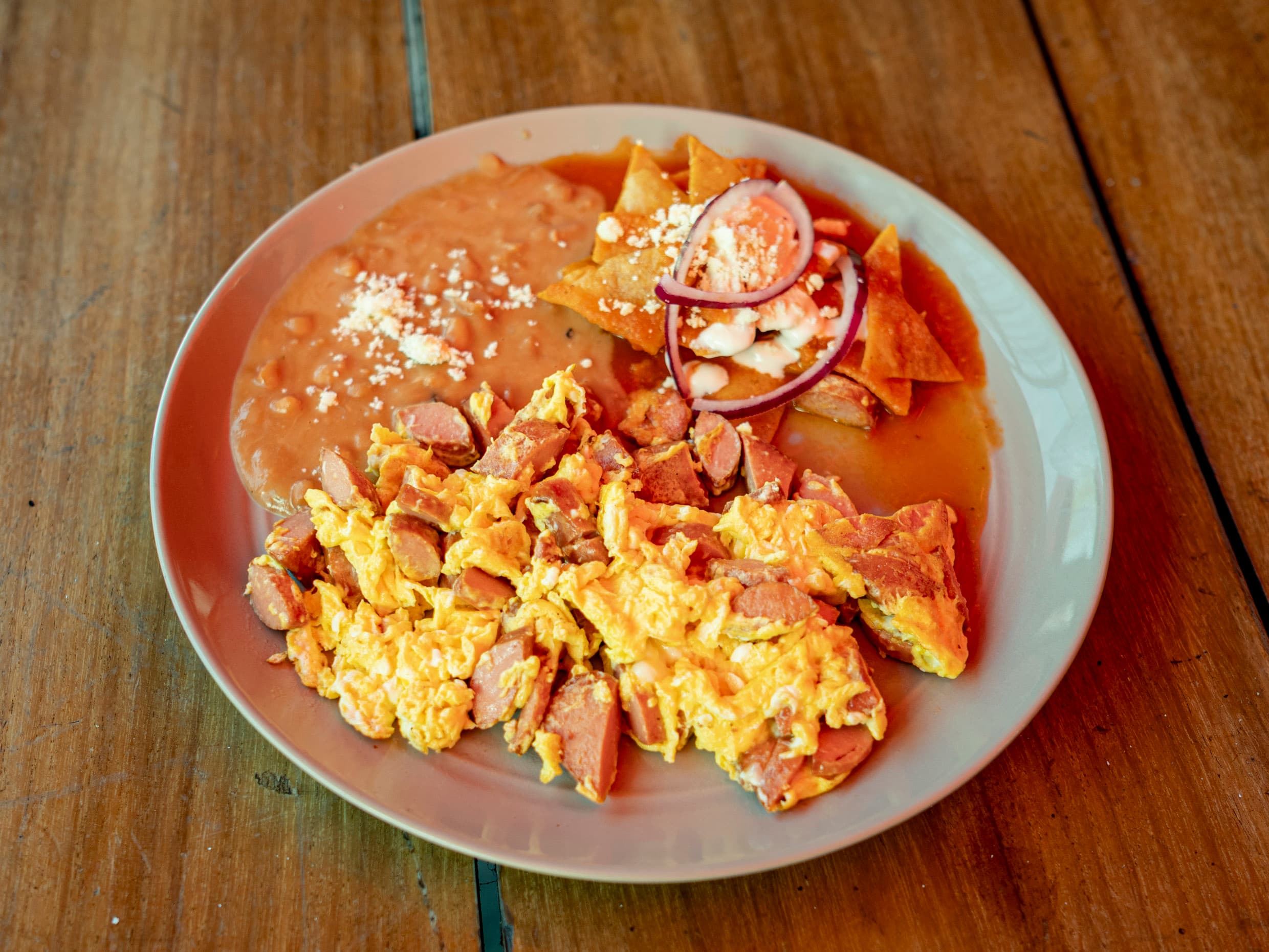 Huevos con salchicha