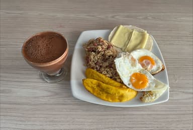 Calentado con huevos fritos