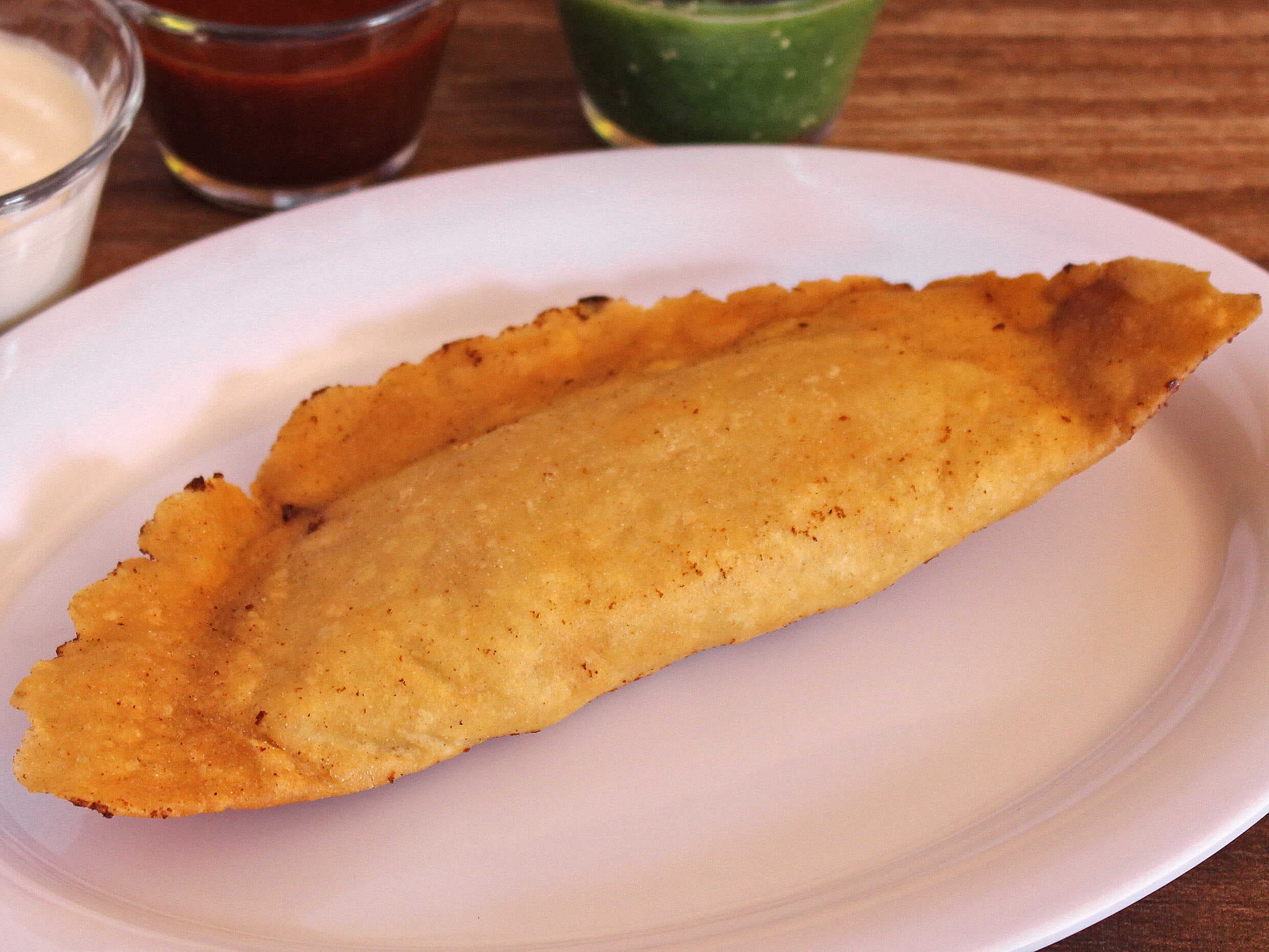 Molote de Queso aprox 20 cm.