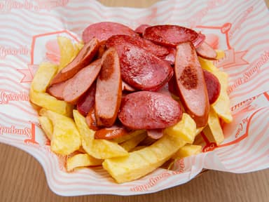 Salchipapa Mixta más Chicha