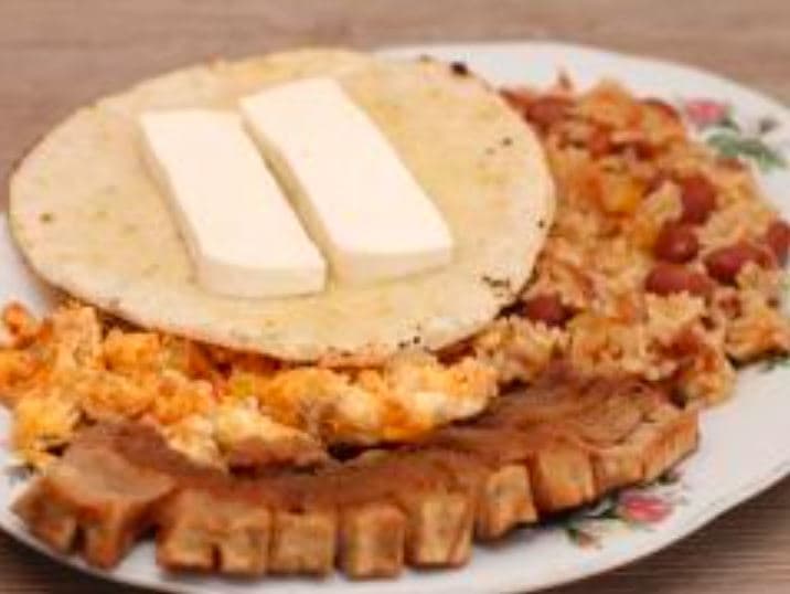Desayuno Tradicional Calentado.