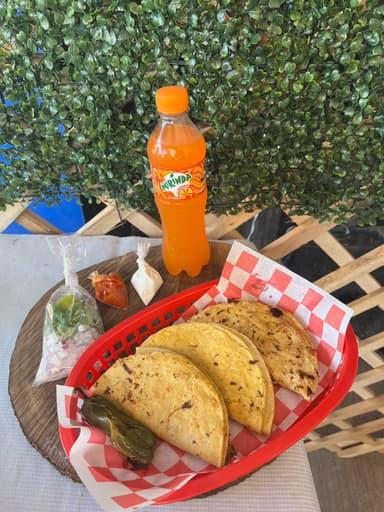 Combo 3 Tacos de Maíz + Refresco de Sabor