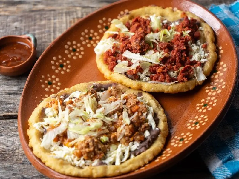 Sope con Guisado