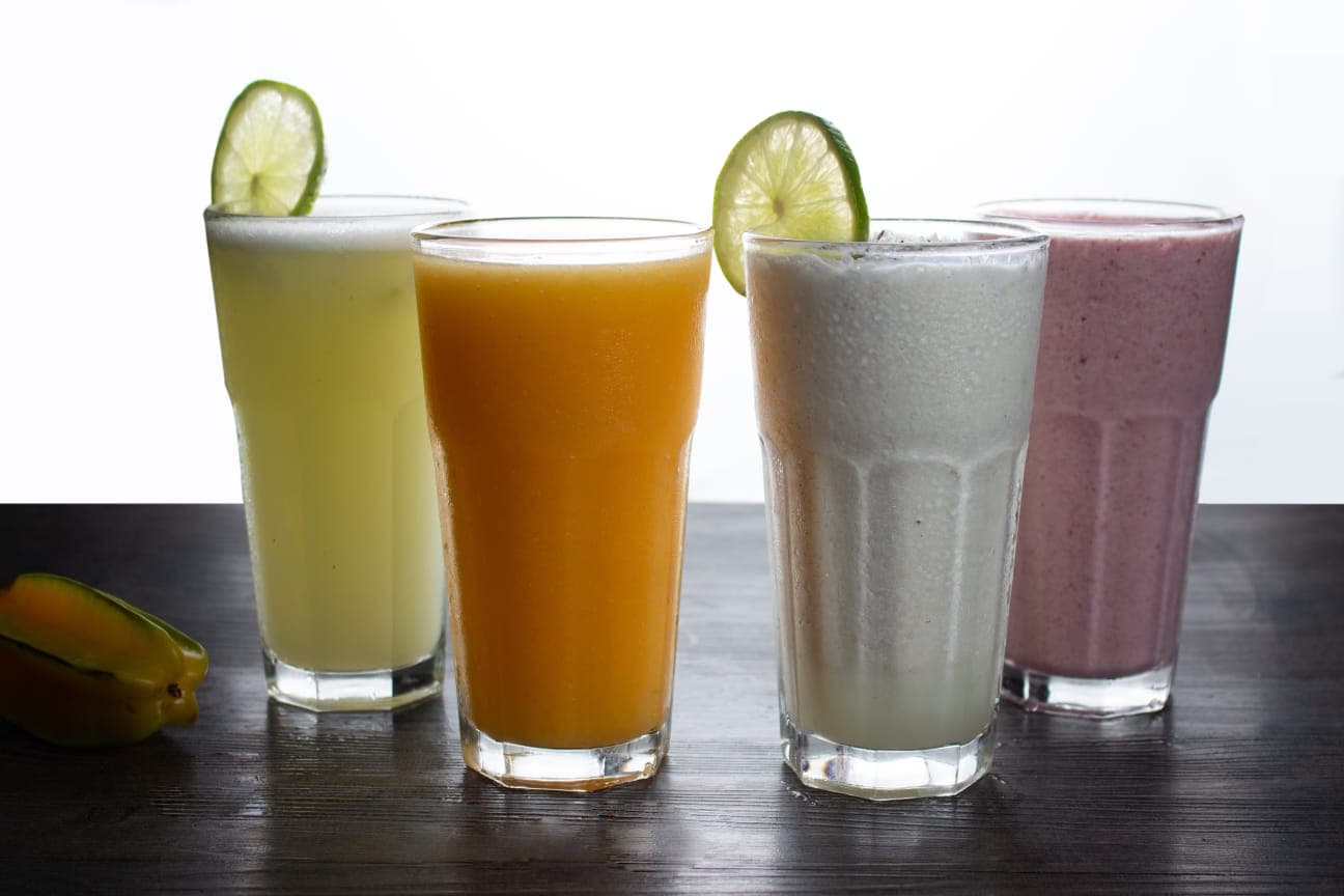 Jugos naturales en leche