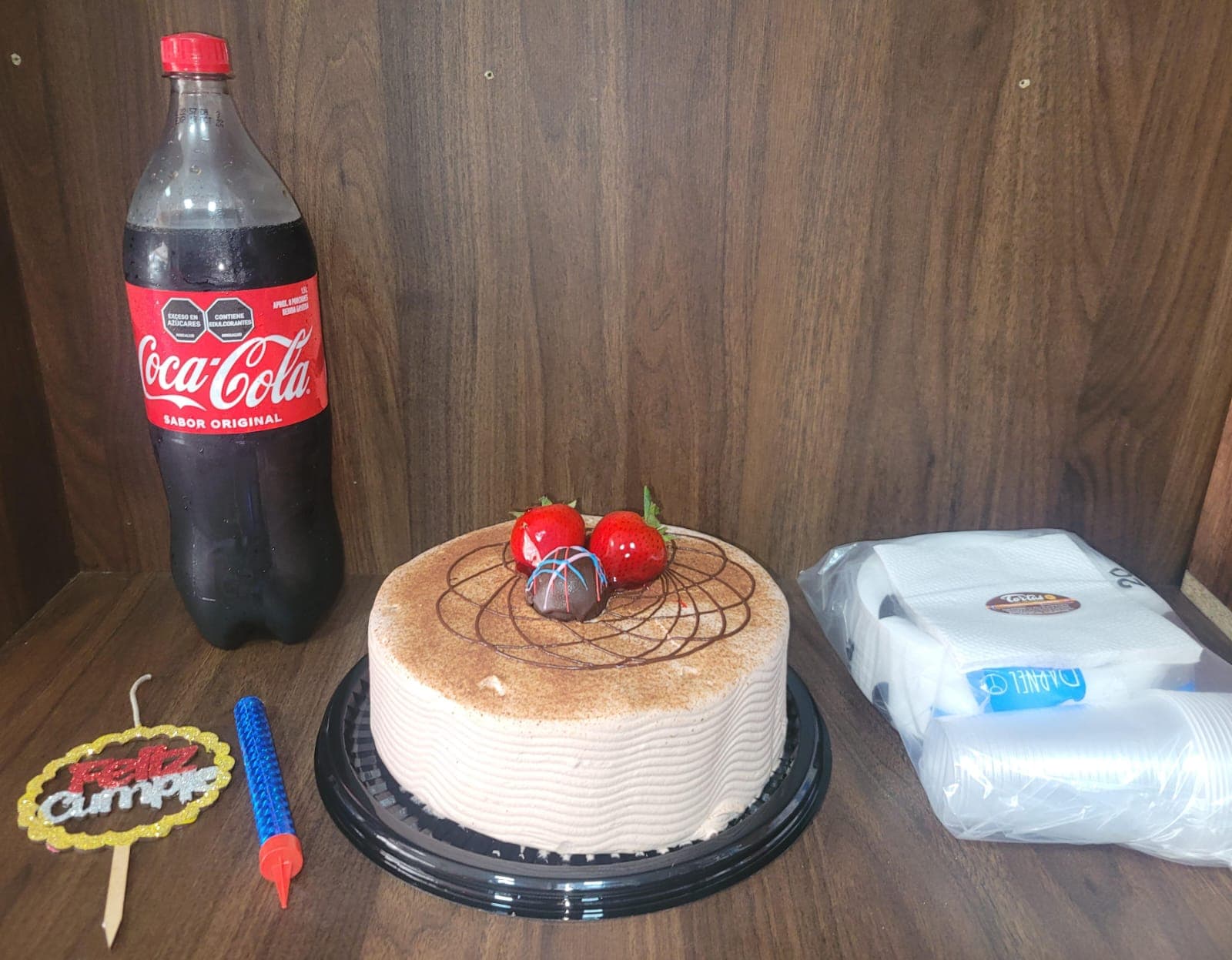 Combo Cumple Torta Genovesa de Chocolate  ½ Lb