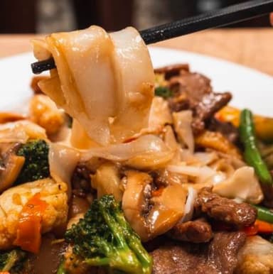 Sahofan en salsa con Carne de Res y Vegetales