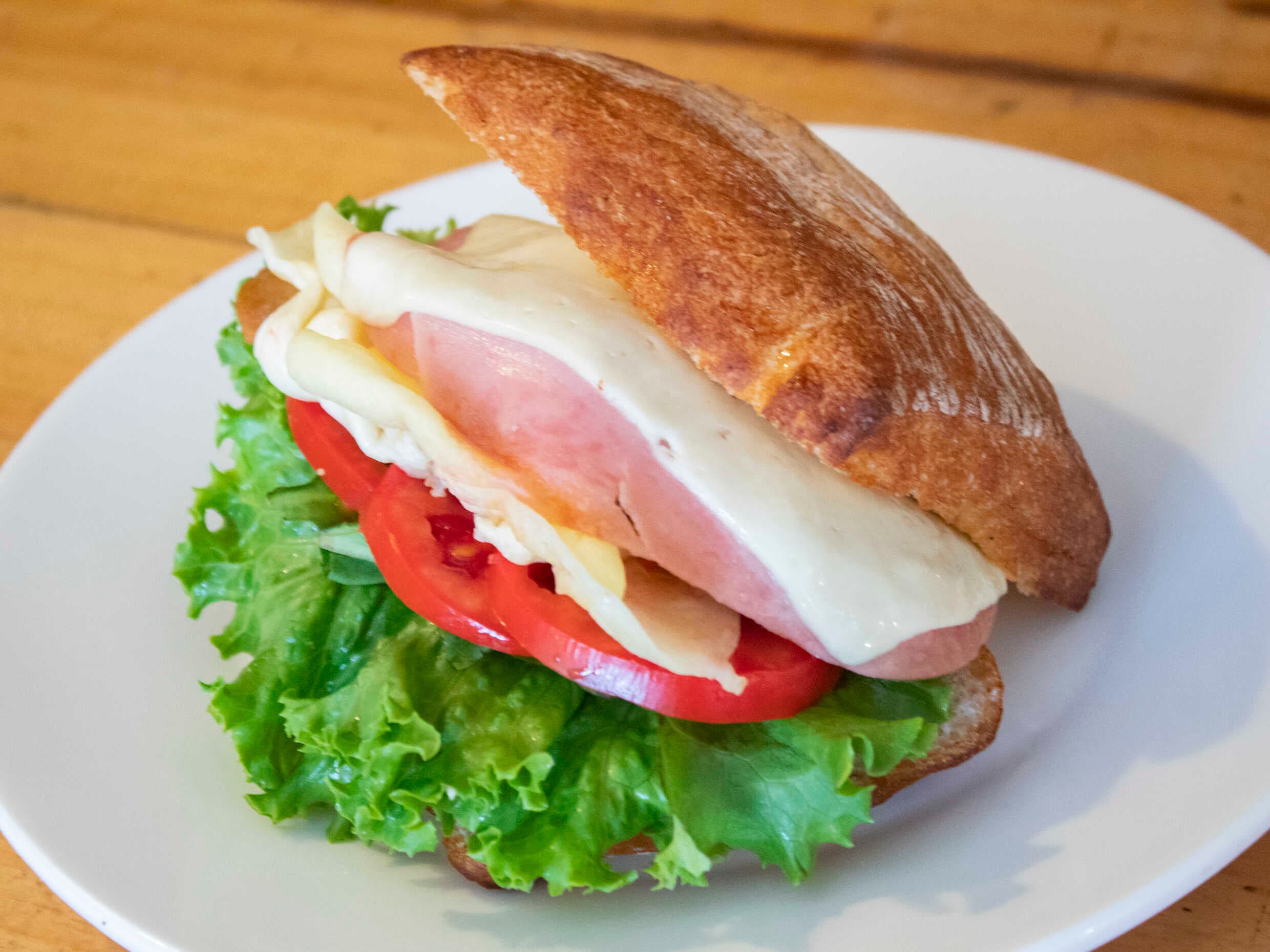 Sándwich de Filete de Pollo Cubierto