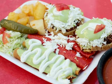 3 Enchiladas y 2 Flautas