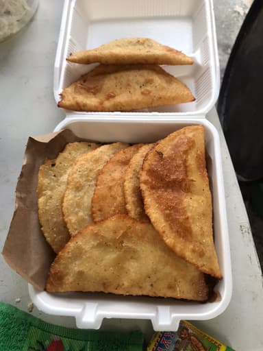 EMPANADAS DE QUESO OAXACA CON CHAYA  pza