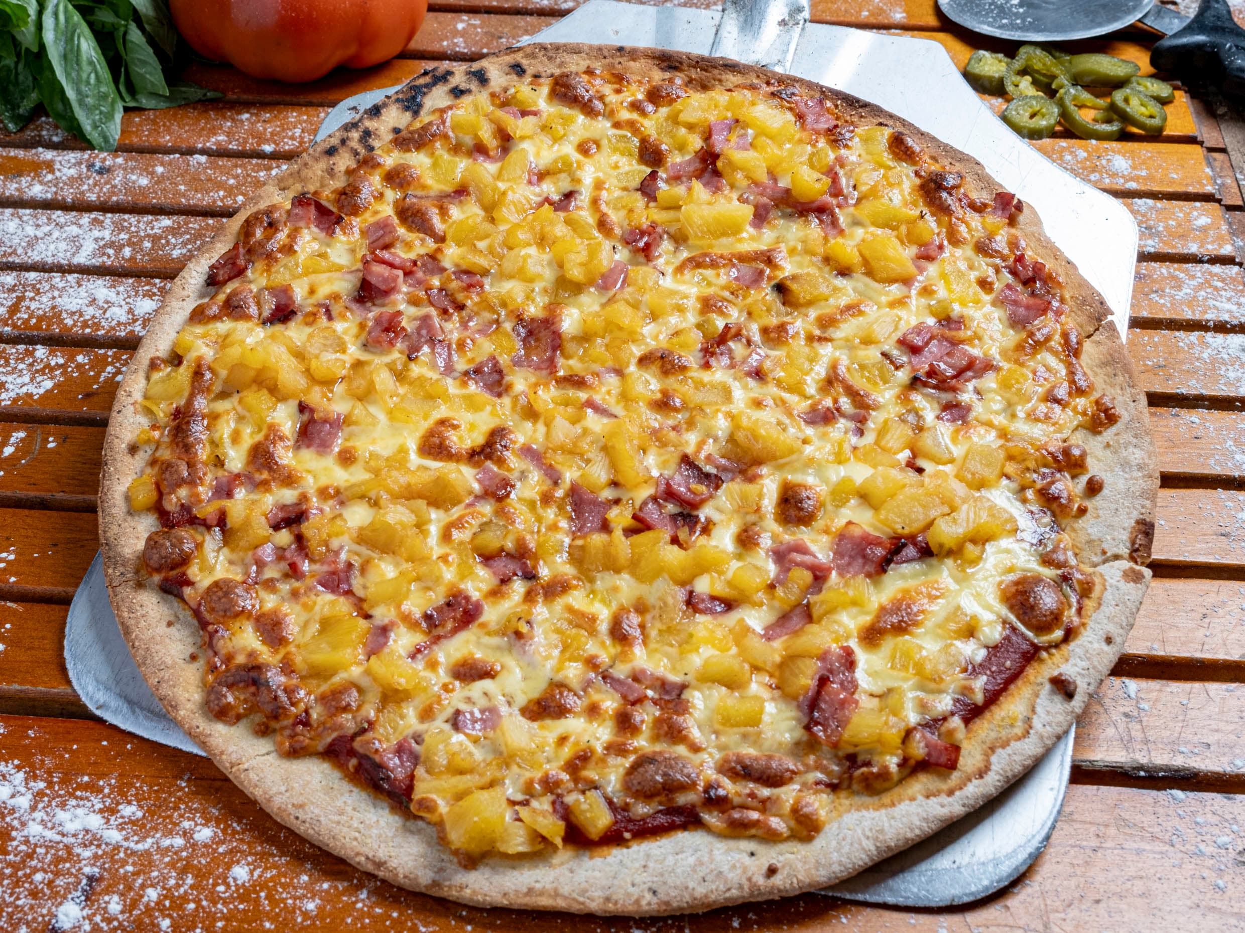 Pizza Canandience - 14 pulgadas 8 porciones