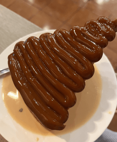 Rebanada de Pastel de 3 Leches con Cajeta
