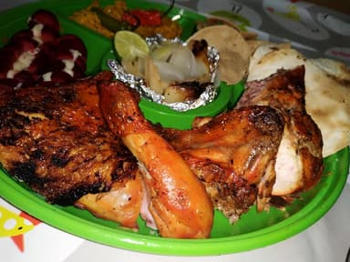 1/2 Pollo + 2 Salchichas