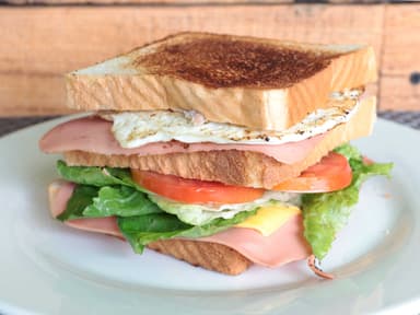Combo Club Sandwich + Capuccino