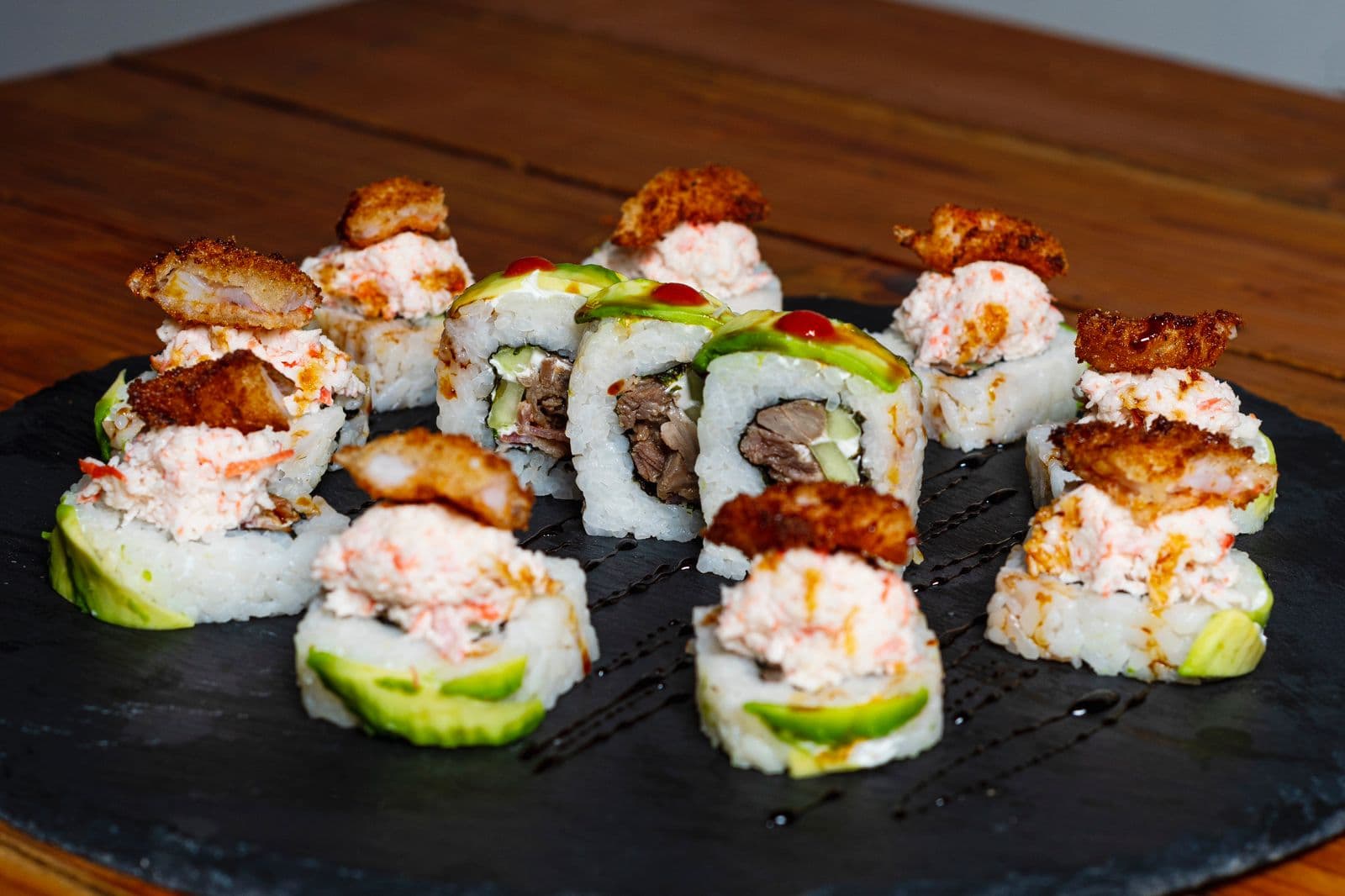 4 SUSHIS CON TOPPING + 4 TE GRATIS