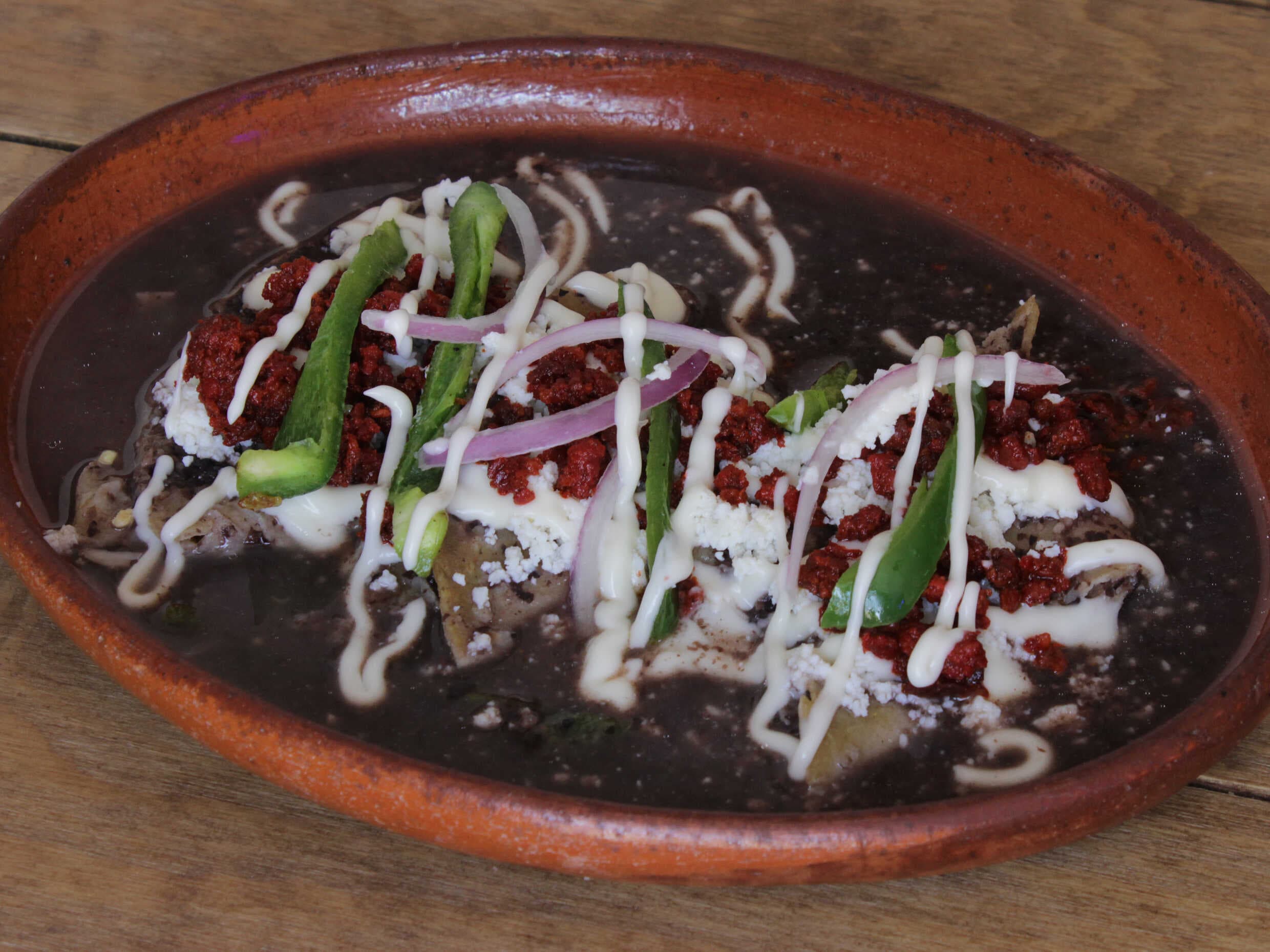 Enfrijoladas Oaxaqueñas.