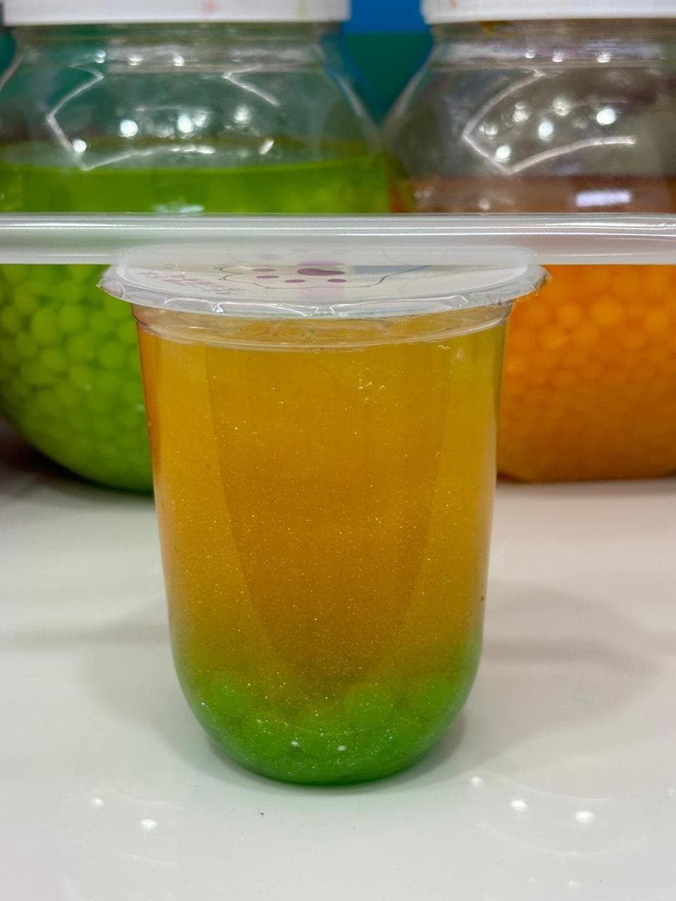 Mango Glitter con Perlas Explosivas de Kiwi
