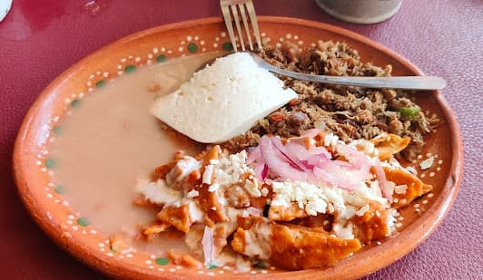 Combo - Chilaquiles Rojos + Agua fresca del día