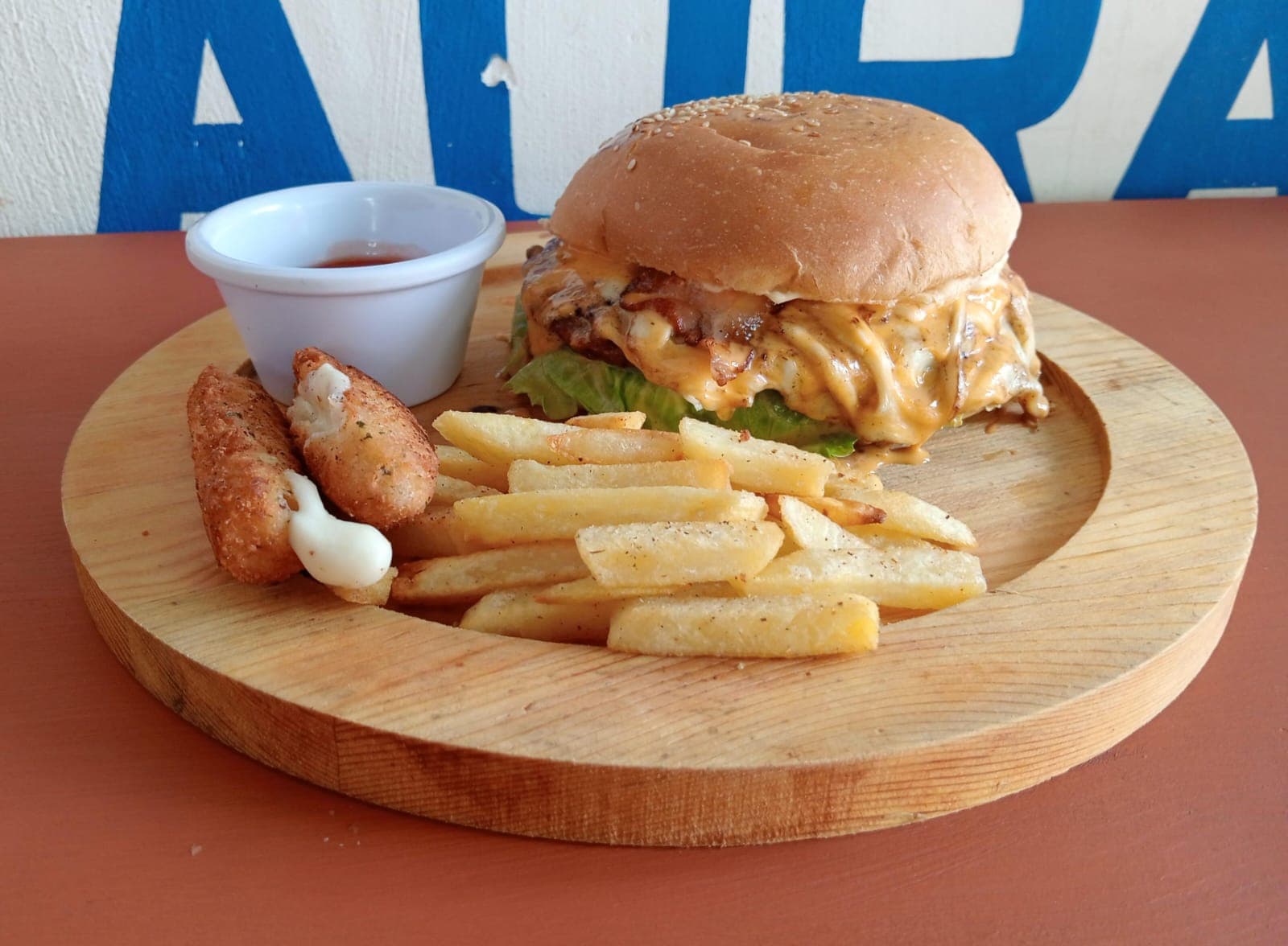 Hamburguesa La Reyna de la ruta.