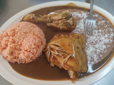 Orden de Mole + Bebida.