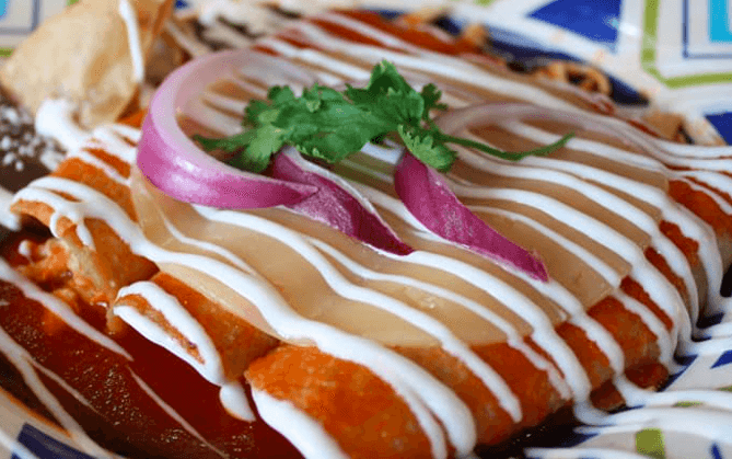 Enchiladas Rojas con Pollo