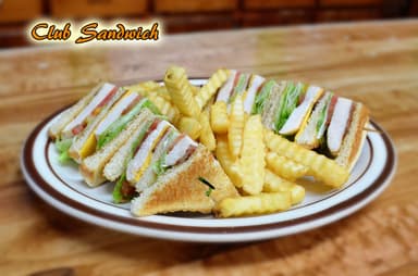 Club Sándwich de Jamón con Tocino..