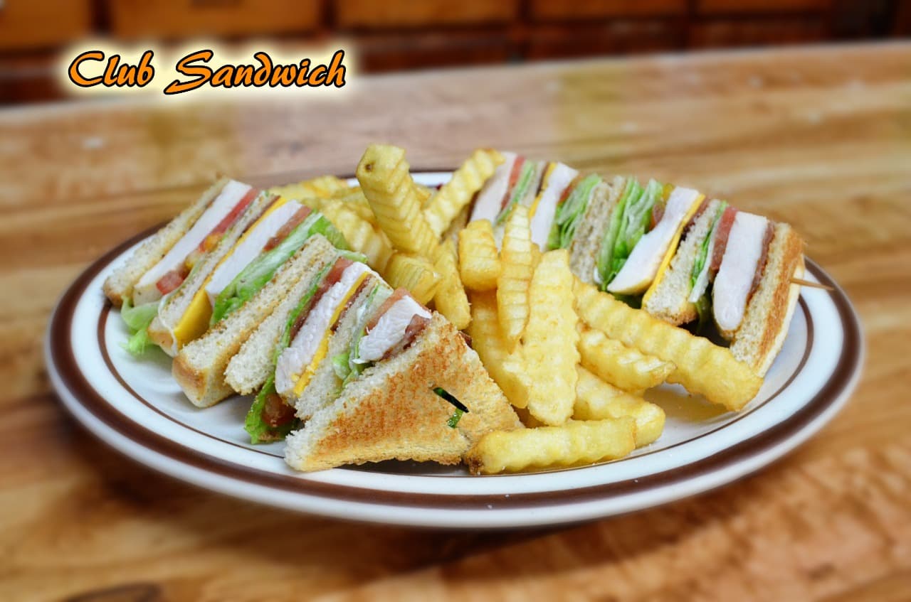 Club Sándwich de Jamón con Tocino..
