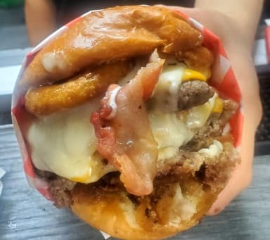 Hamburguesa Especial + Papas Fritas + Te (casa)