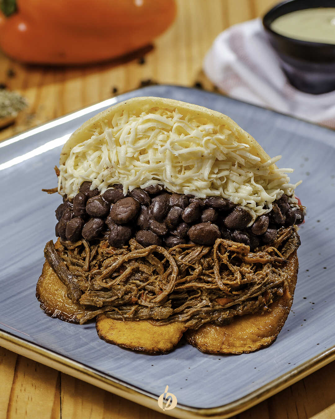 Combo Arepa Pabellón + Maltin Polar
