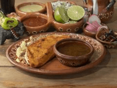 Combo Individual Quesabirria + Consomé + Coca