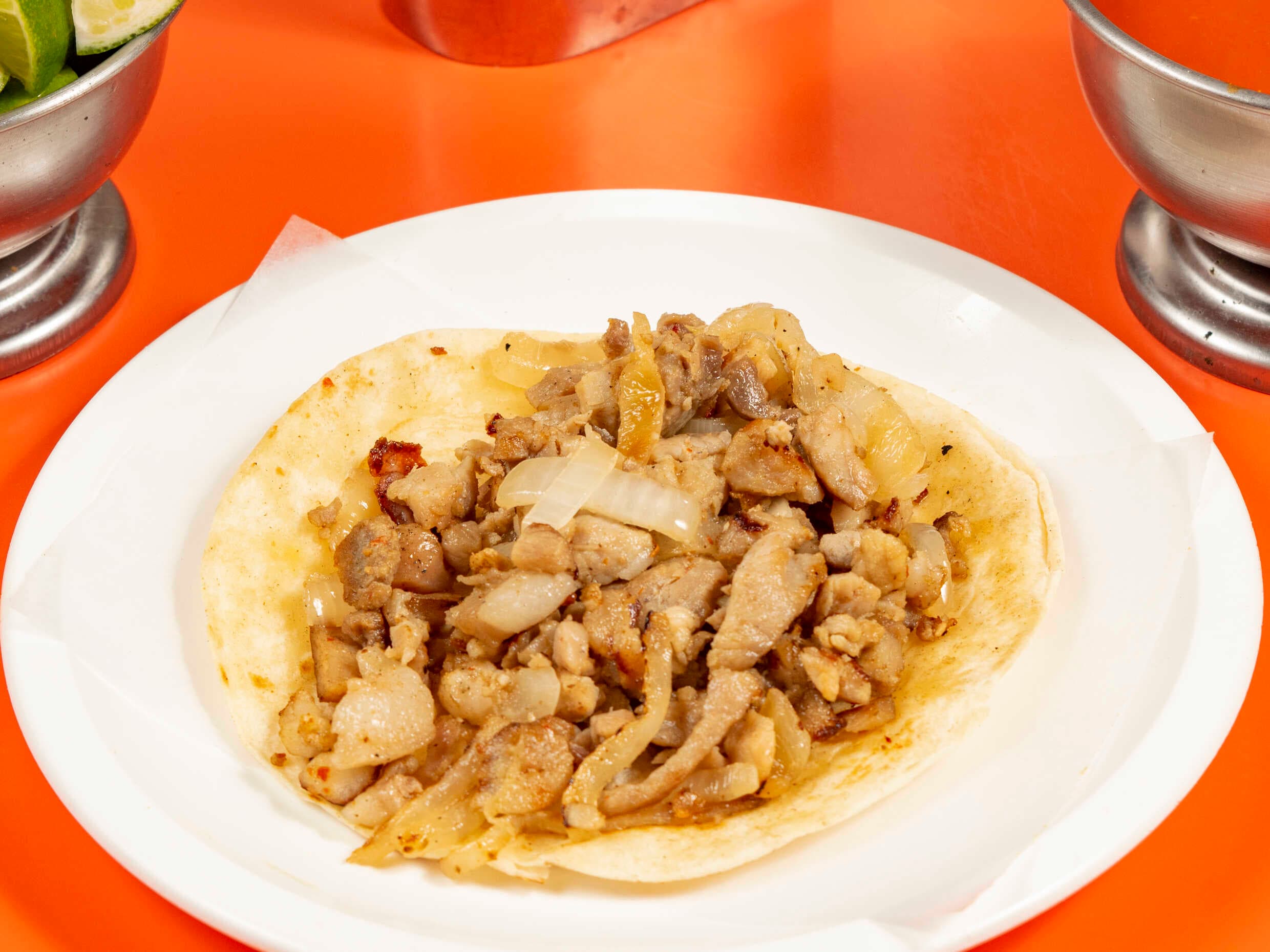 Taco al pastor sin cebolla y tortilla de harina