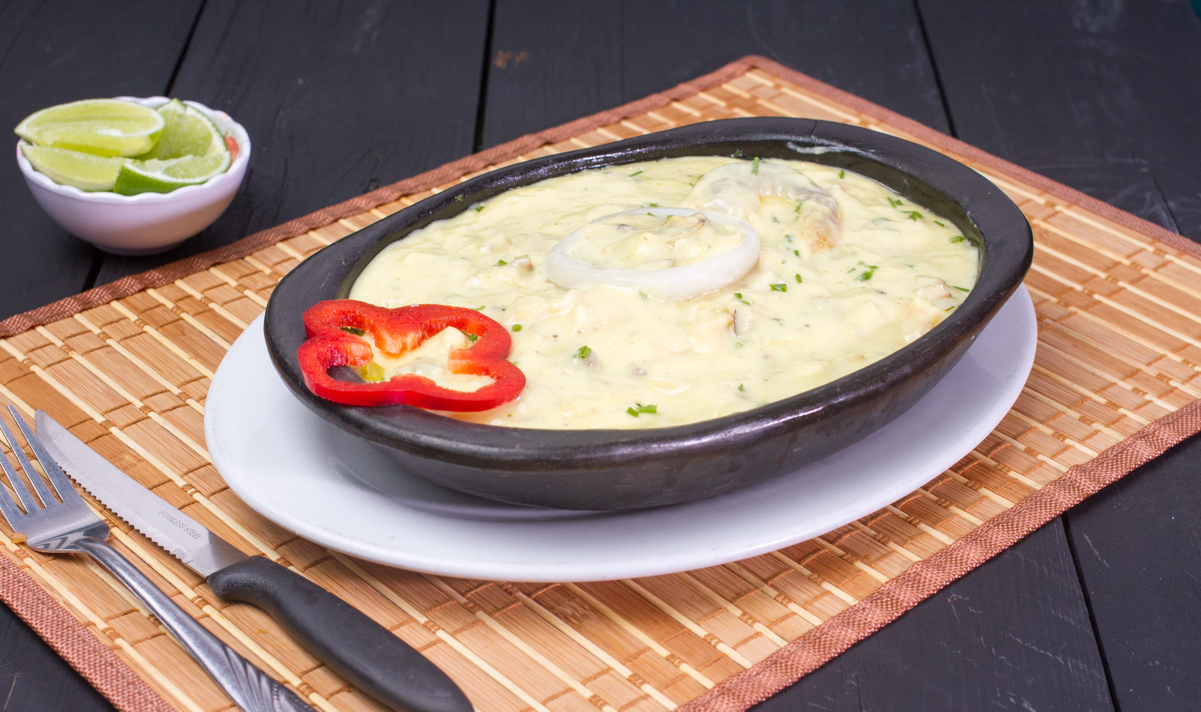 Salmón en salsa marinera o salsa de camarones