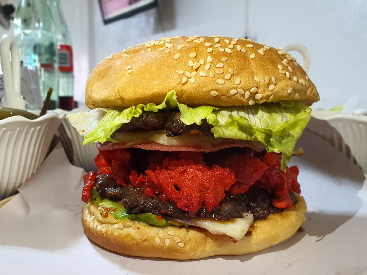Trompoburguer con papas fritas