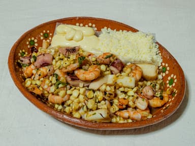 Esquite salteado de mariscos frito