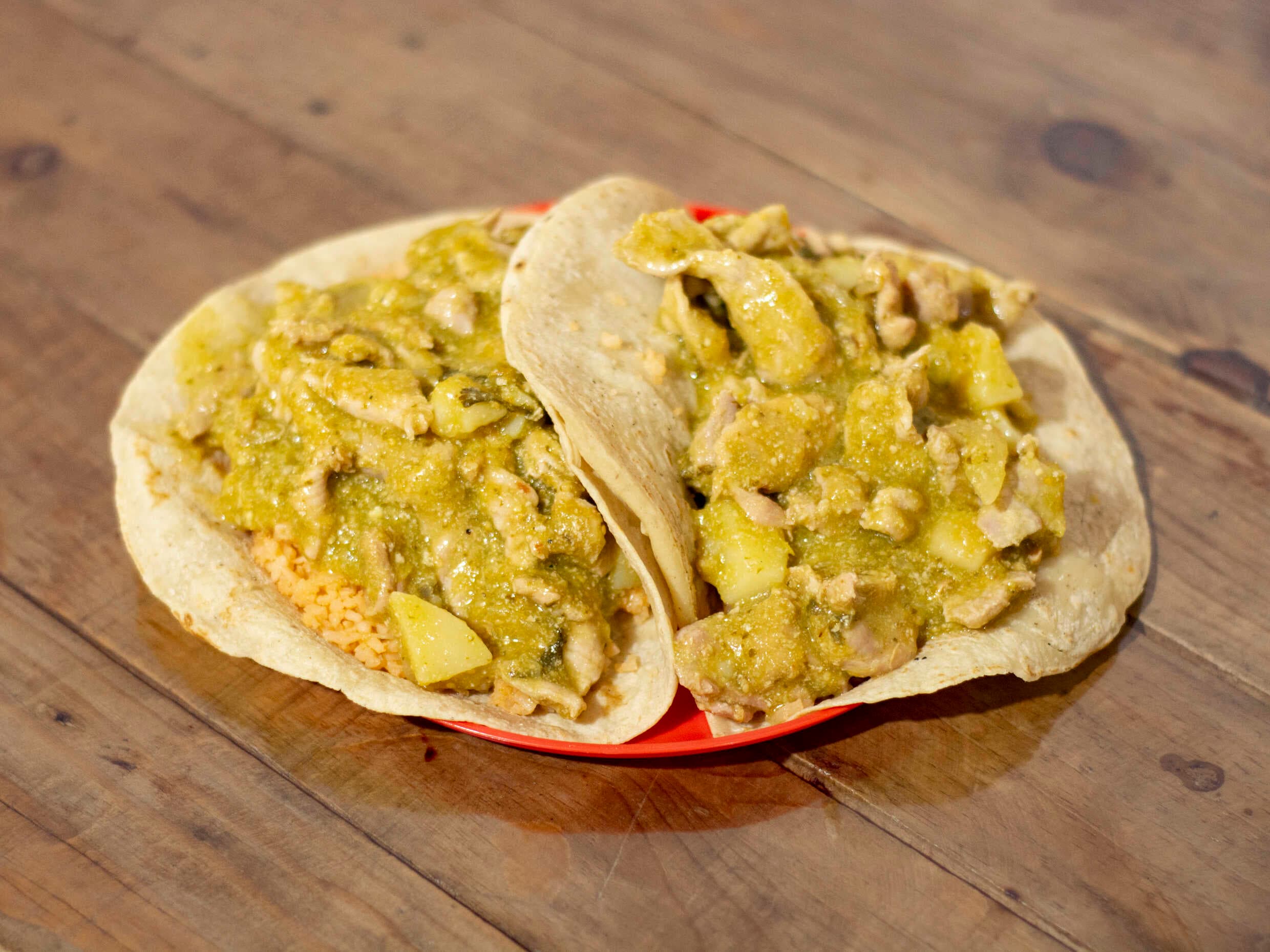 TACO COMPLETO DE BISTEC EN SALSA VERDE