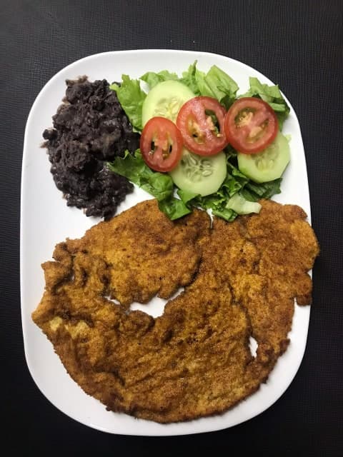 Pechuga Empanizada + Agua del Día.