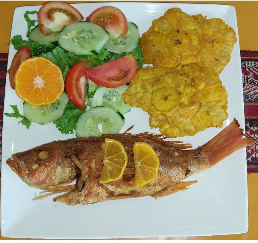 Pescado Frito Entero con patacones