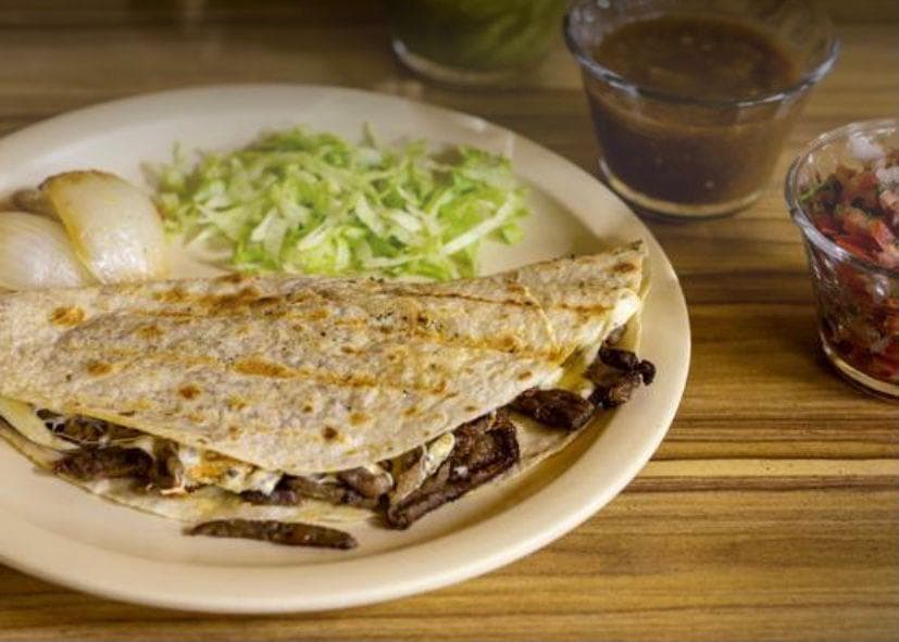 Combo  2 Quesadillas + 2 Aguas de Jamaica