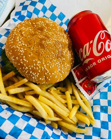 Hamburguesa Clásica con Papas