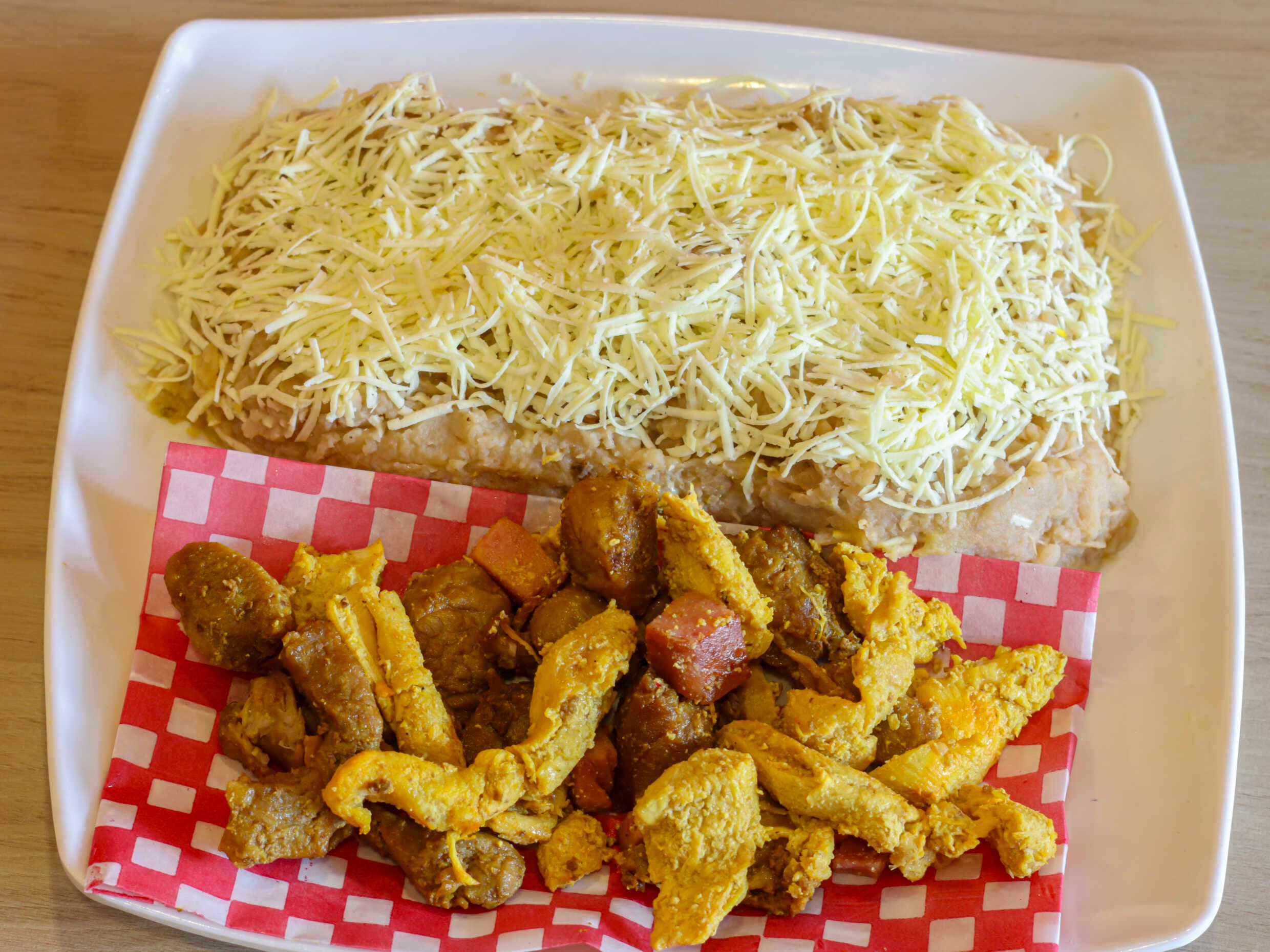 Cayeye Personal Cerdo Pollo y Jamón