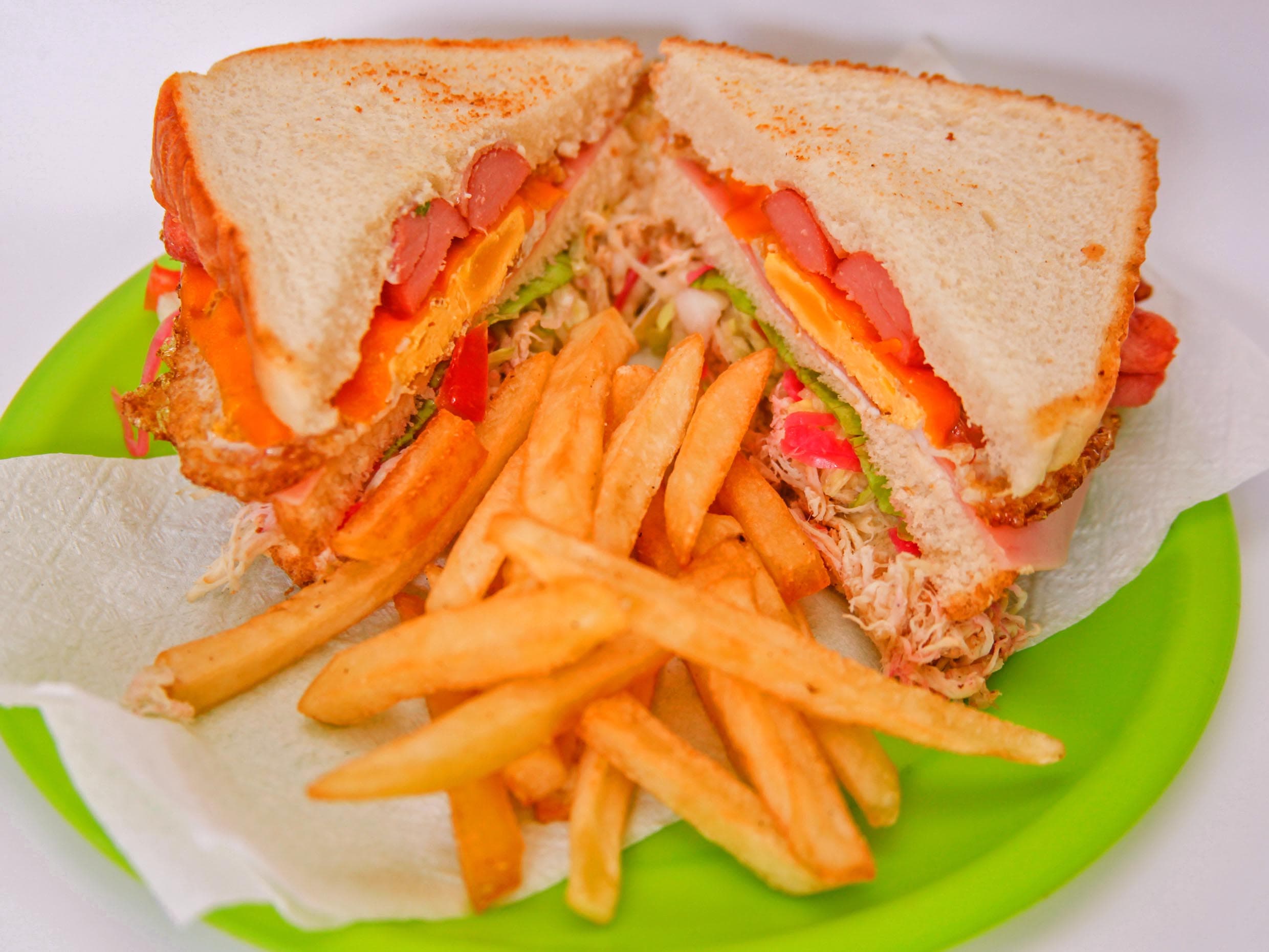 Club Sándwich con Papas