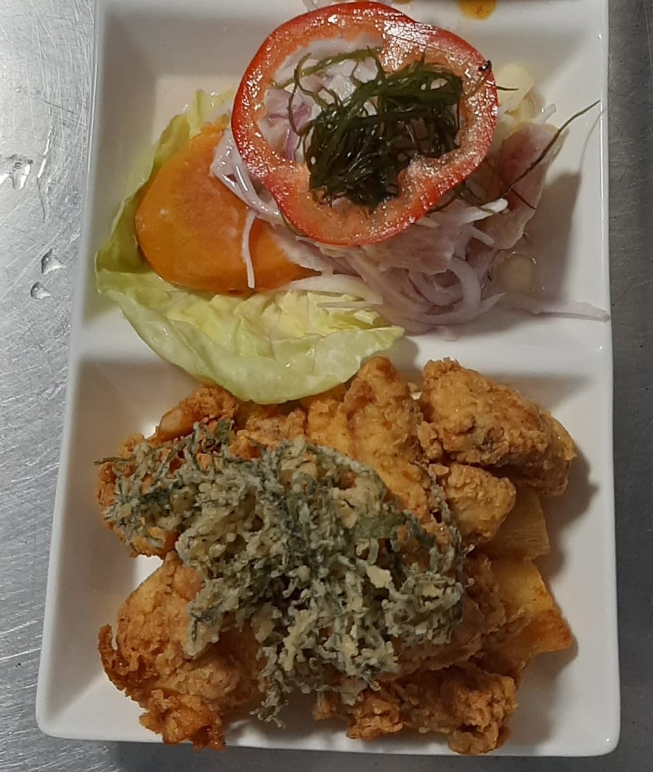 Ceviche con Chicharrón de Pescado + Chicha 500 Ml