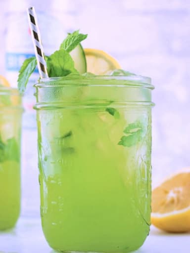 Agua de Pepino con Limón