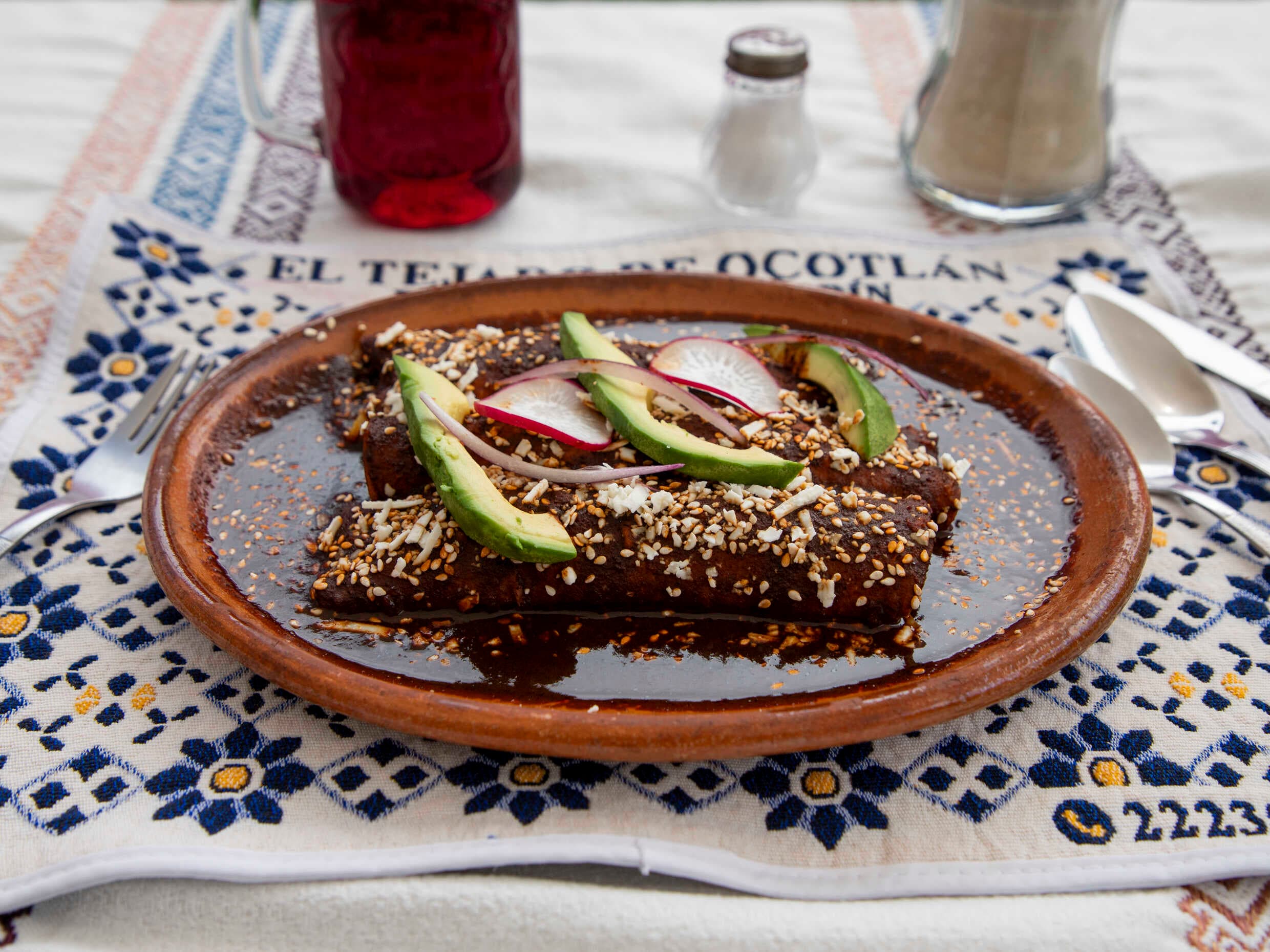 Enmoladas de Carne de Cerdo + Consomé