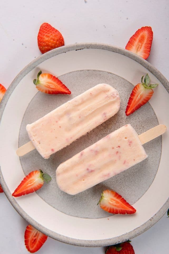 Paleta Cremosa de Natillas con Fresa