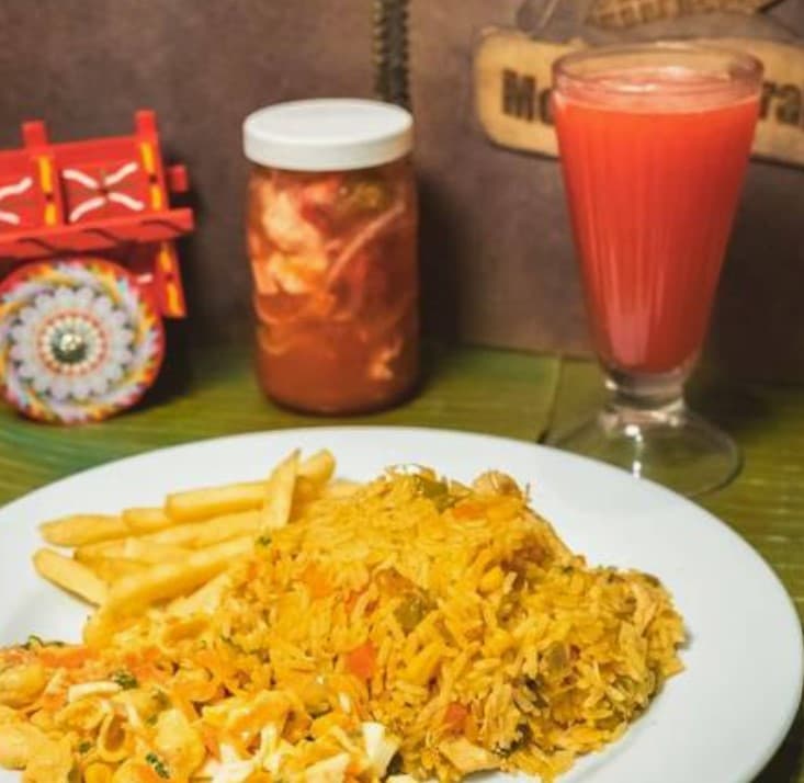 Arroz Con Pollo + Refresco Natural