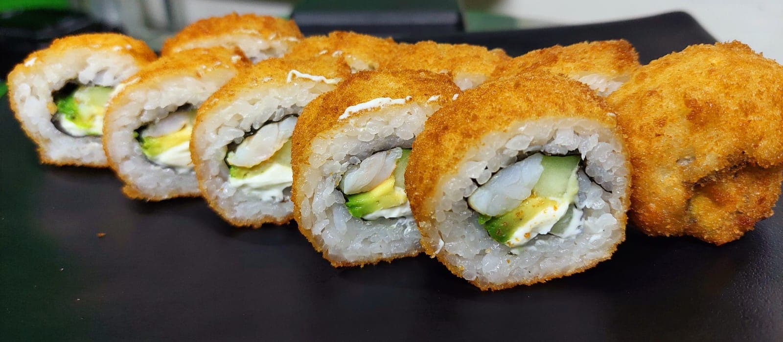 Makis Empanizados California Camarón