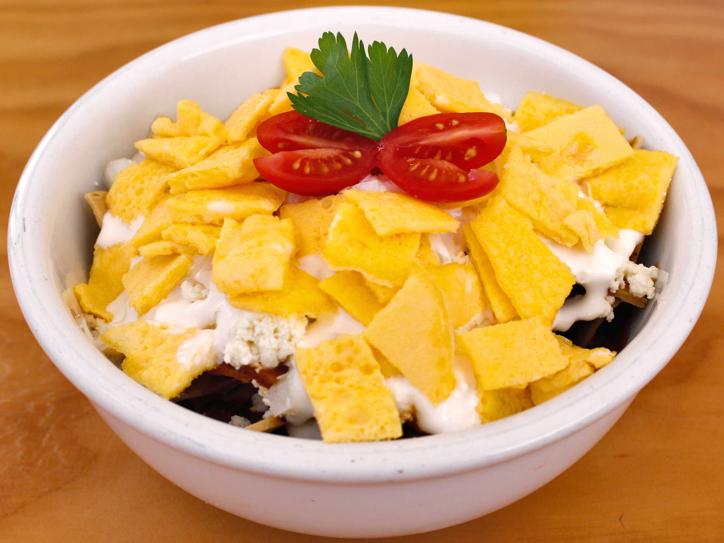 Chilaquiles Huevo con Totopos Tradicionales